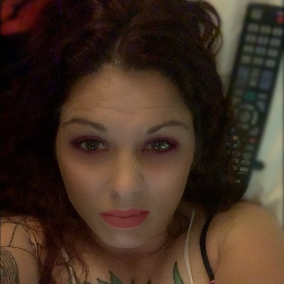 Meet your Posher, Courtney - Picture 1 of 1